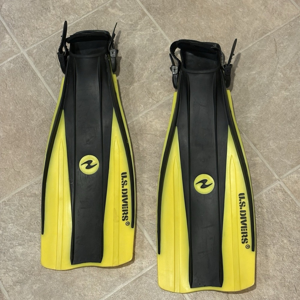 US Divers Aqua Lung Adjustable Size 9-13 ML-XL Scuba Snorkeling Fins
